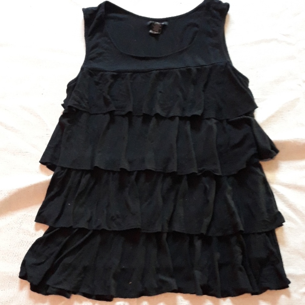 Ruffled sleeveless Top